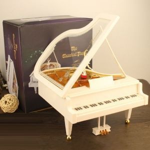 Музыкальная шкатулка заводная Рояль. Прозрачная крышка. Танцующая балерина. Размер 20 х 21 х 11,5см.